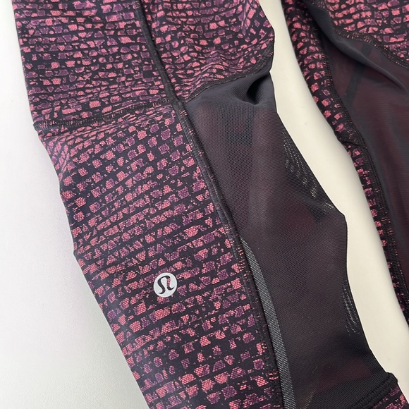 BOGO - Lululemon Cropped Leggings Yoga Pants w/Mesh 6 - Picture 3 of 5